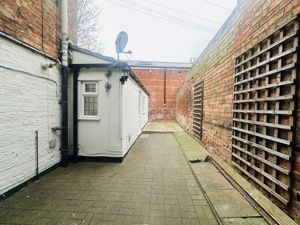 Courtyard - click for photo gallery